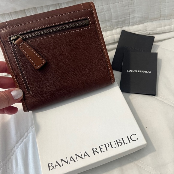 Banana Republic pebble leather trifold wallet NWT in box - Picture 5 of 11